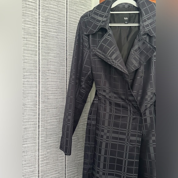 Beautiful work/ rain jacket - Picture 5 of 9